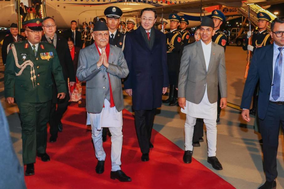 प्रधानमन्त्री ओली चीनमा